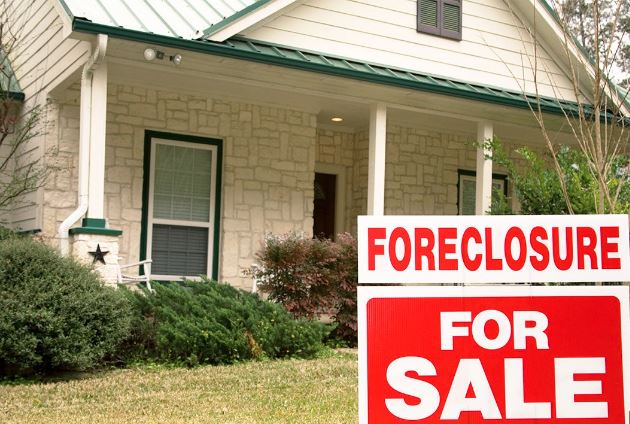 How to Navigate the Foreclosure Market: Opportunities and Risks